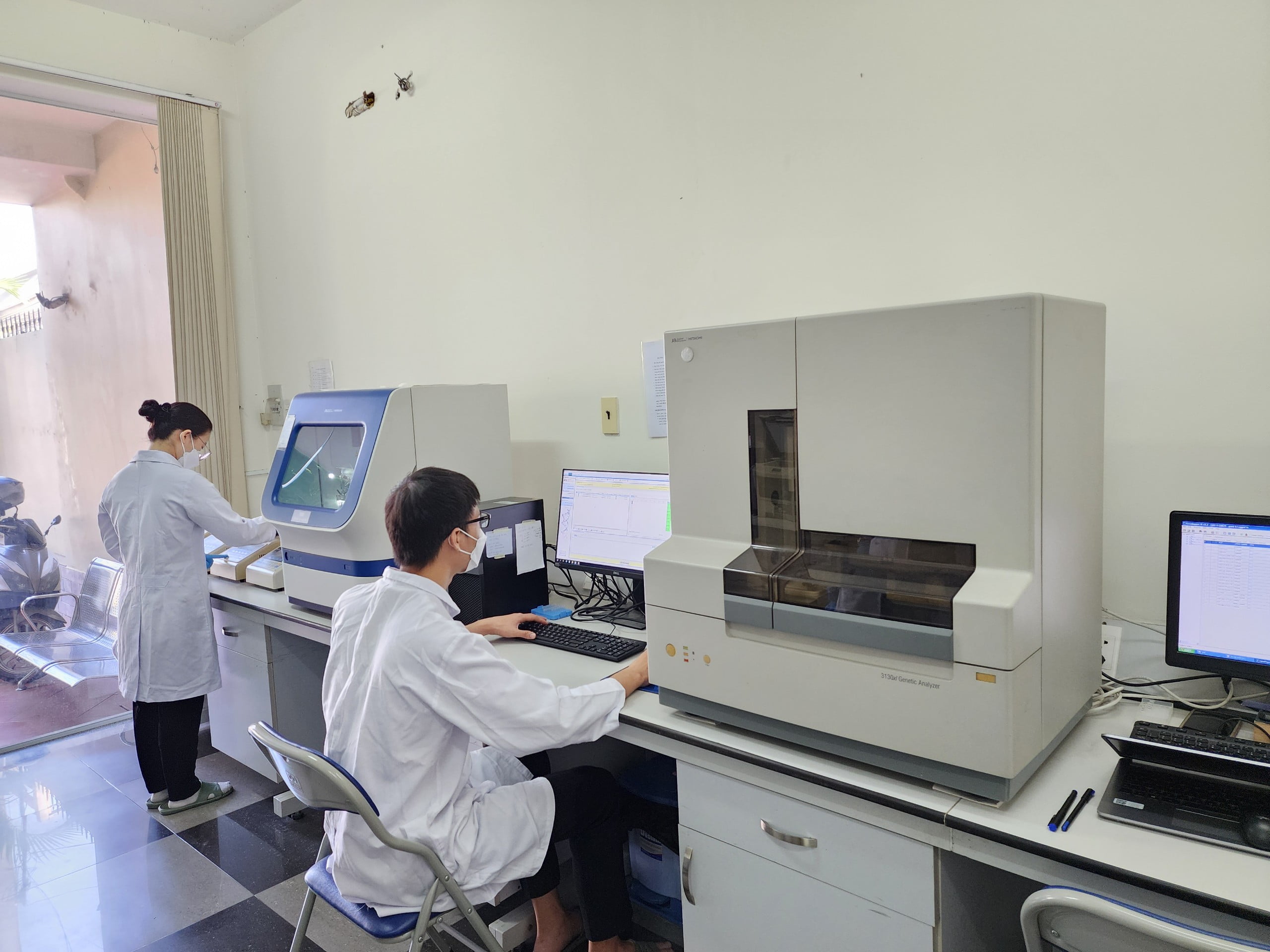 Hệ thống máy điện di mao quản ABI 3130 XL của hãng Applied Biosystems (Mỹ) 